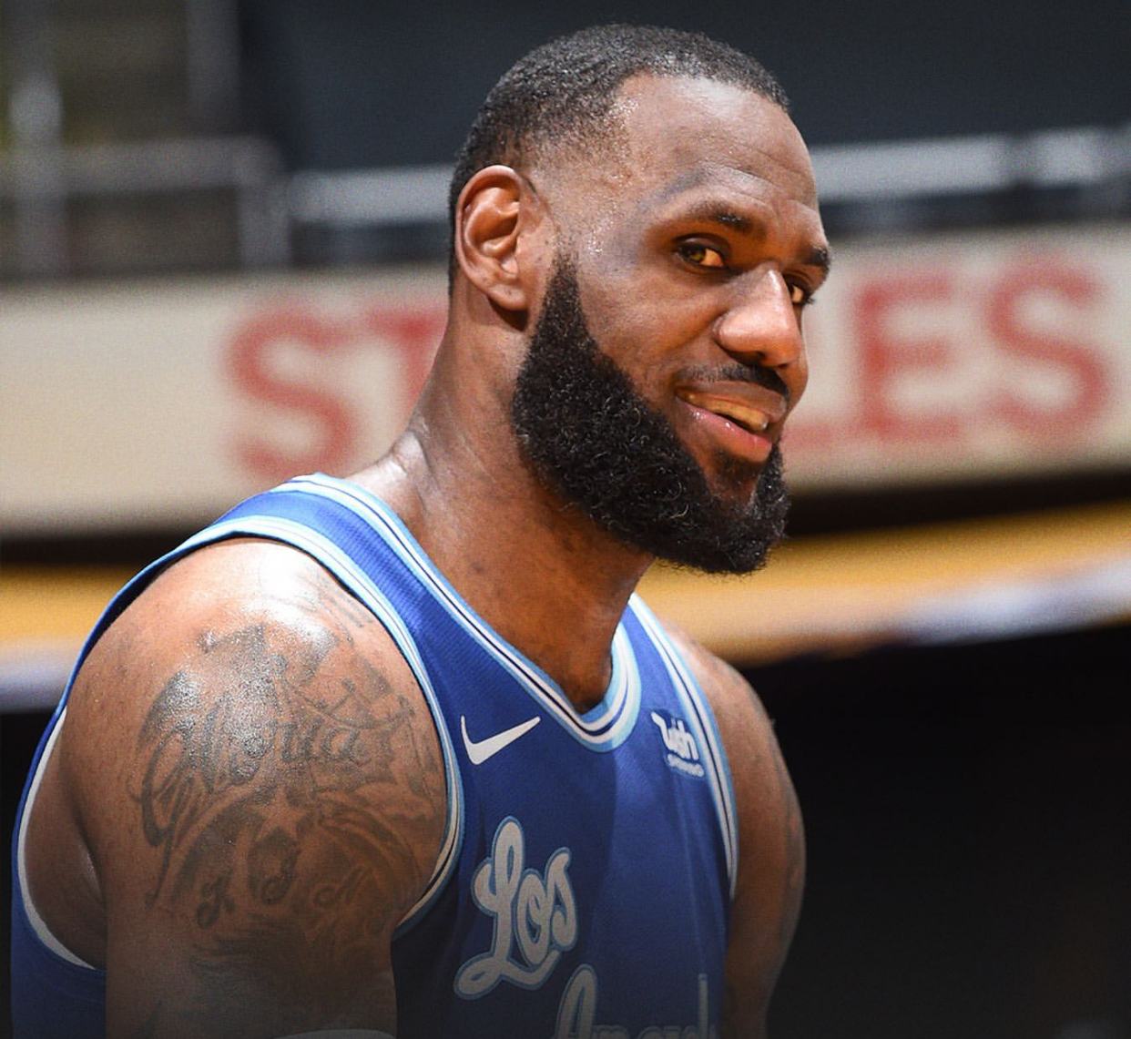 乐竞体育官方手机入口-里昂迎NBA总决赛关键赛，转会期回应争议，球迷炸锅，训练强度明显提升的简单介绍